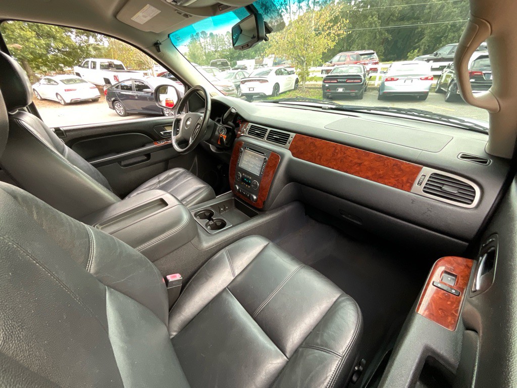 2013 Chevrolet Avalanche Image 19