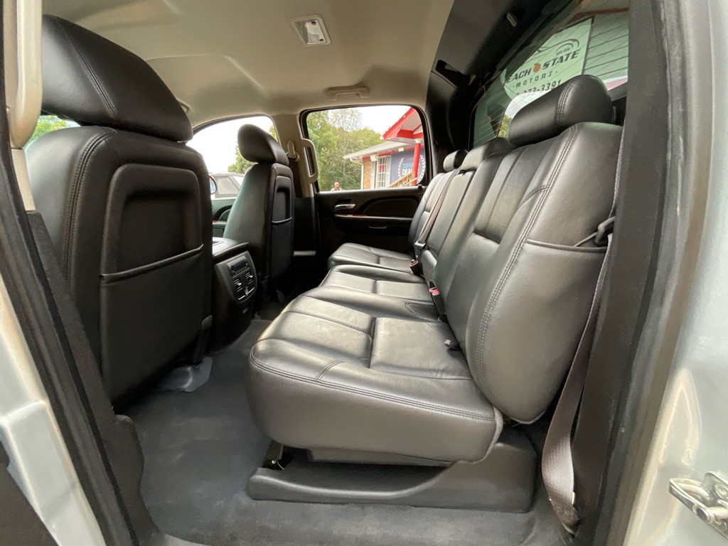 2013 Chevrolet Avalanche Image 29