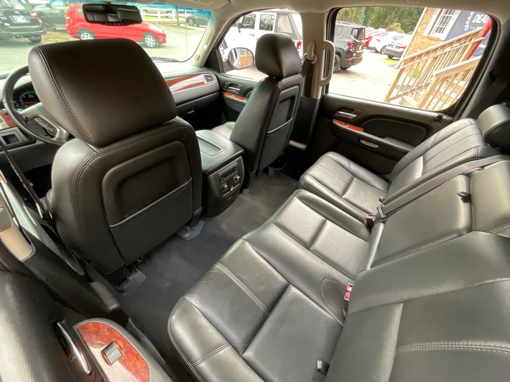 2013 Chevrolet Avalanche Image 30