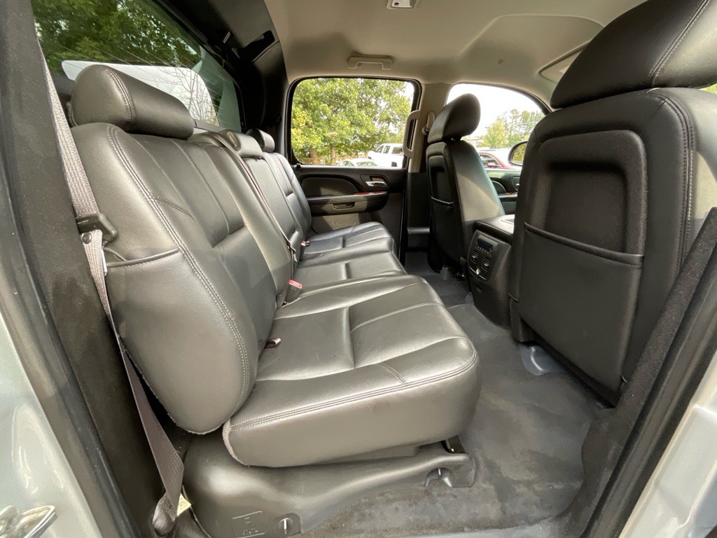 2013 Chevrolet Avalanche Image 32