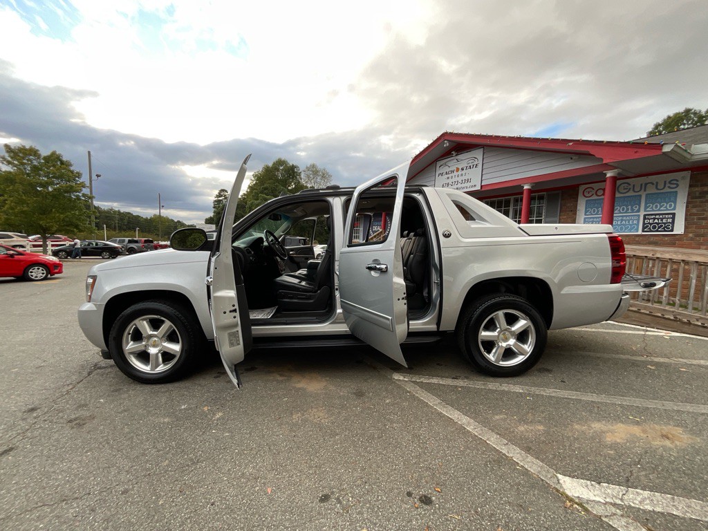 2013 Chevrolet Avalanche Image 37