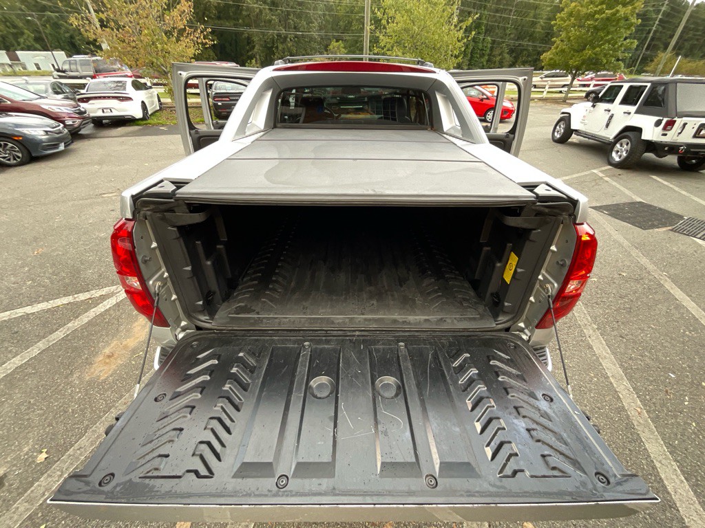 2013 Chevrolet Avalanche Image 38