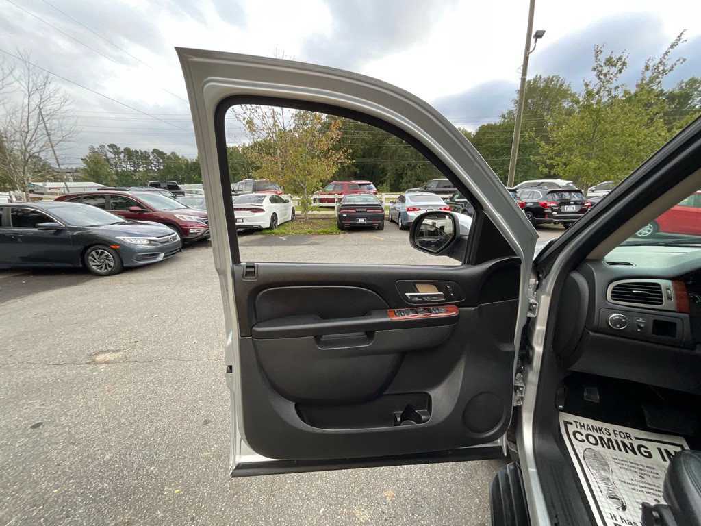 2013 Chevrolet Avalanche Image 39