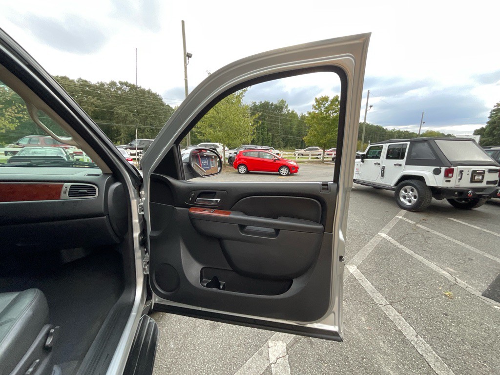 2013 Chevrolet Avalanche Image 43