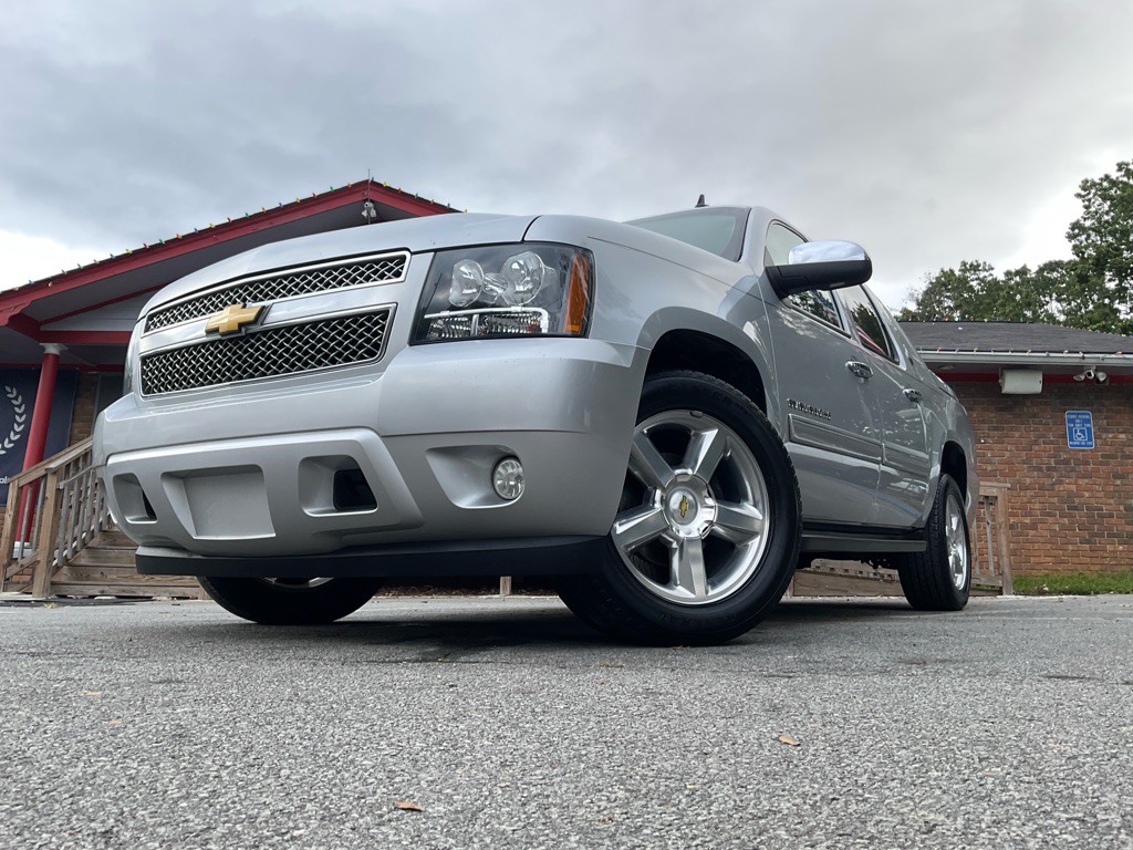 2013 Chevrolet Avalanche Image 45