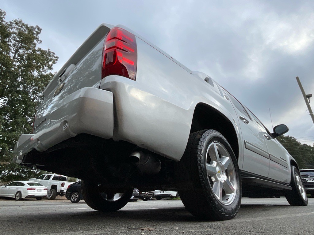 2013 Chevrolet Avalanche Image 46