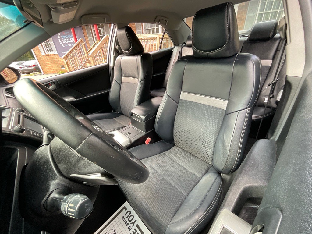 2014 Toyota Camry Image 16