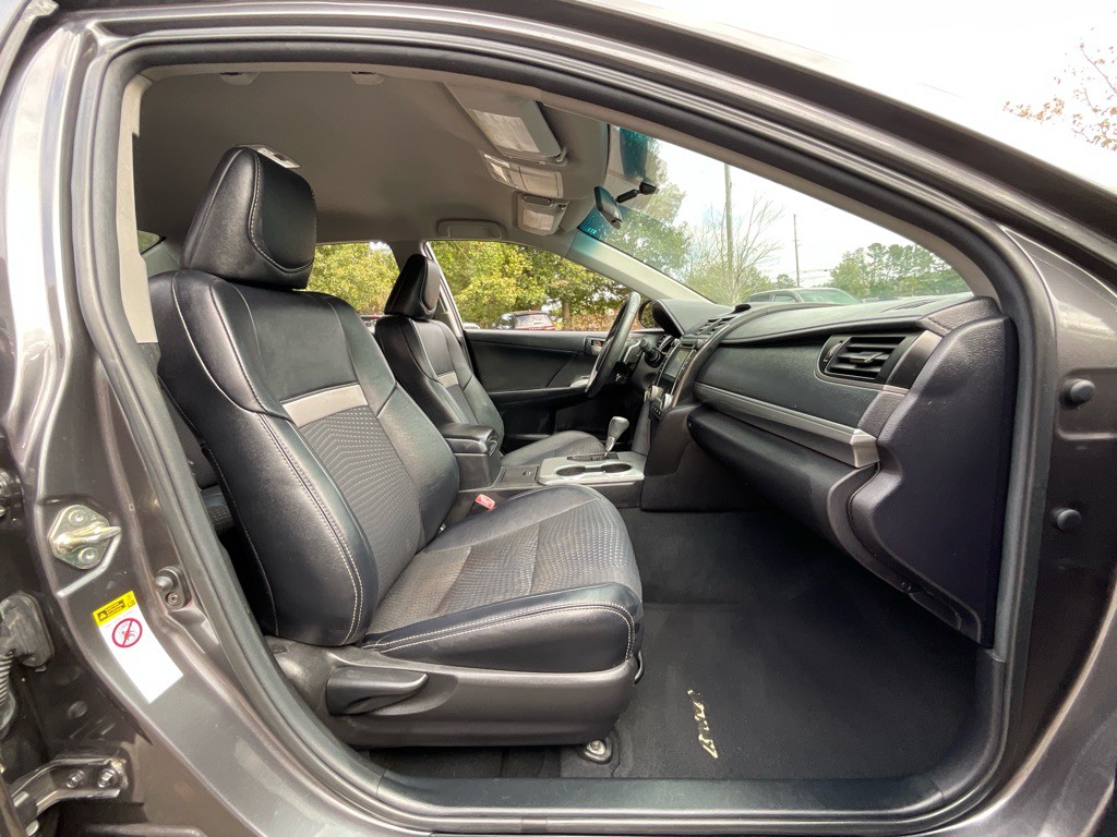 2014 Toyota Camry Image 17