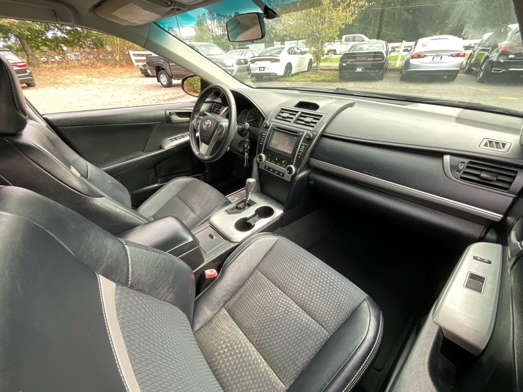 2014 Toyota Camry Image 18