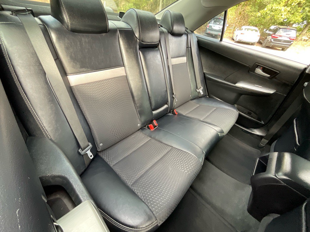 2014 Toyota Camry Image 32