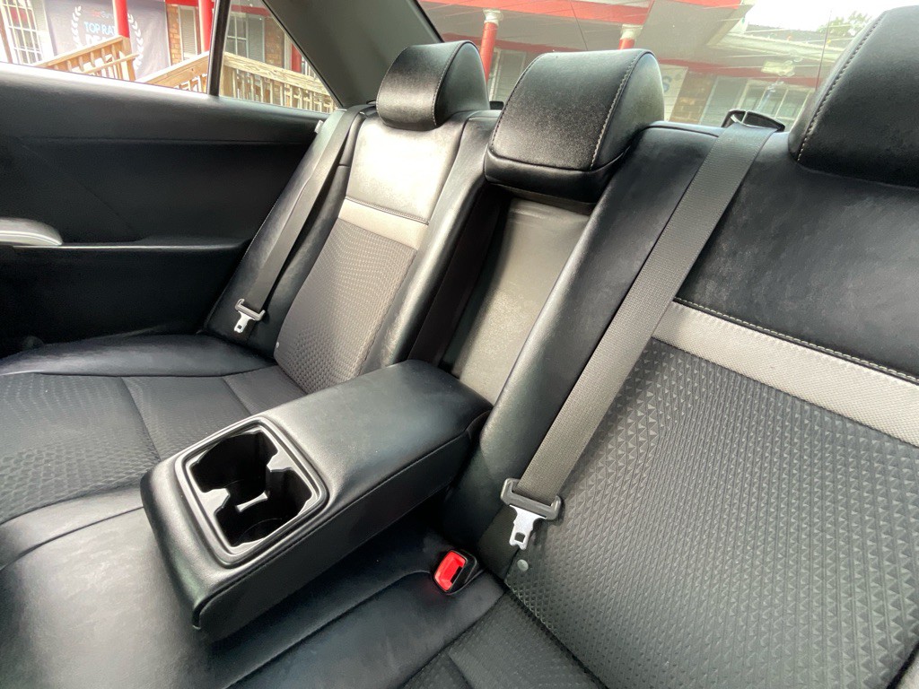 2014 Toyota Camry Image 33