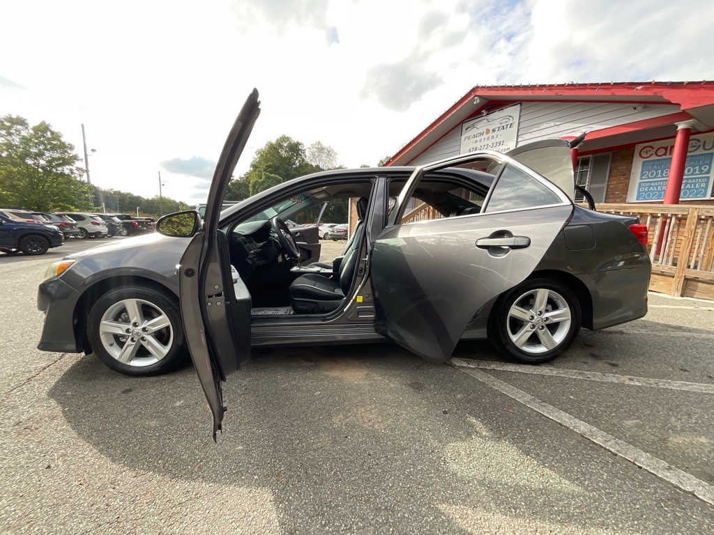 2014 Toyota Camry Image 35