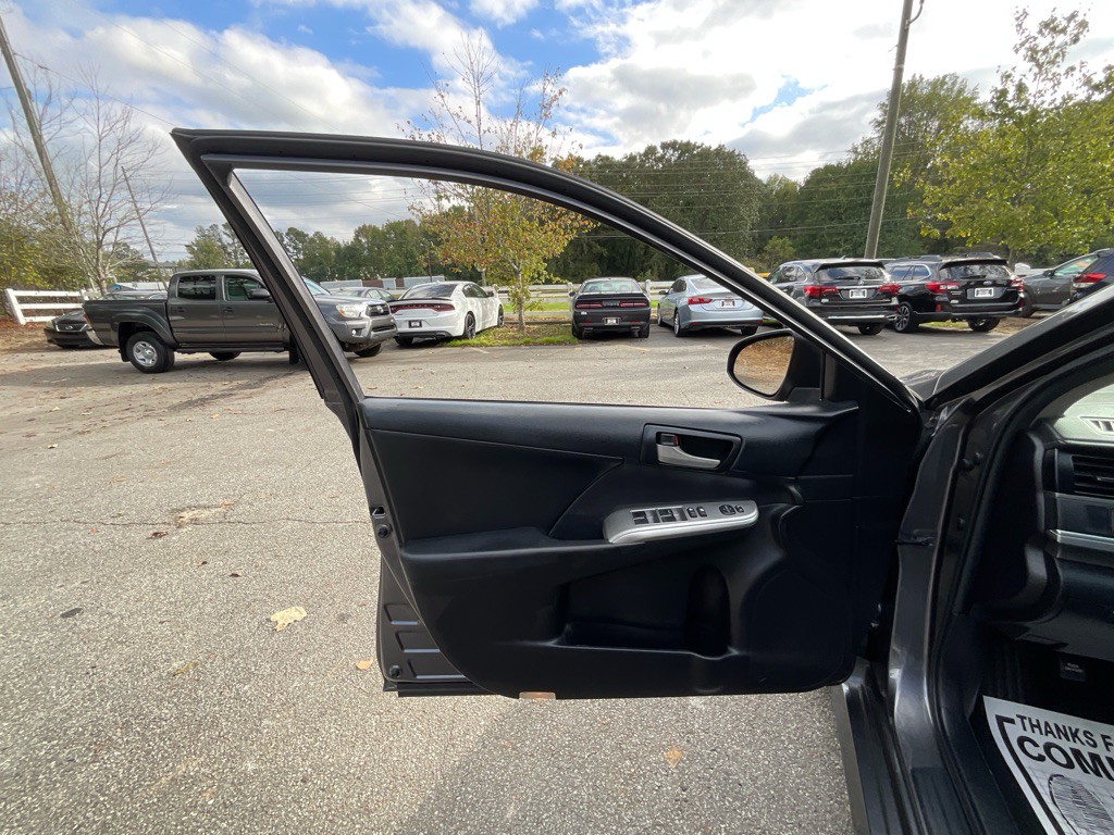 2014 Toyota Camry Image 37