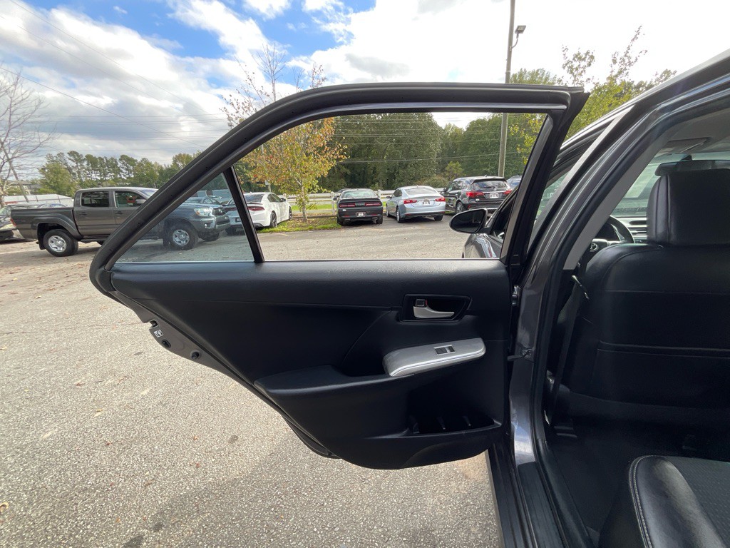 2014 Toyota Camry Image 39