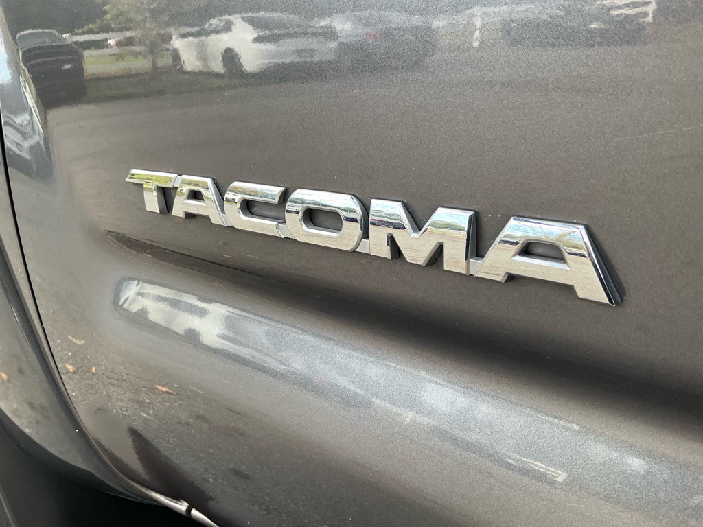 2015 Toyota Tacoma Image 11