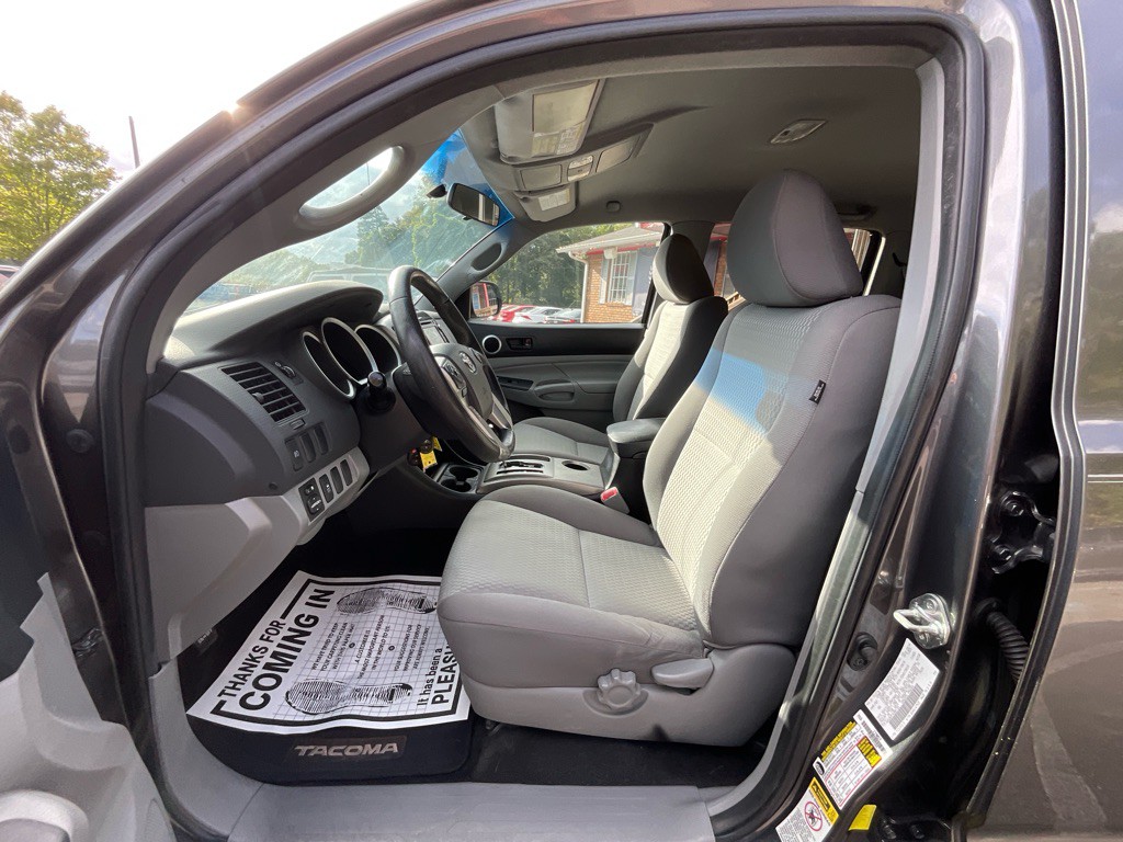 2015 Toyota Tacoma Image 15