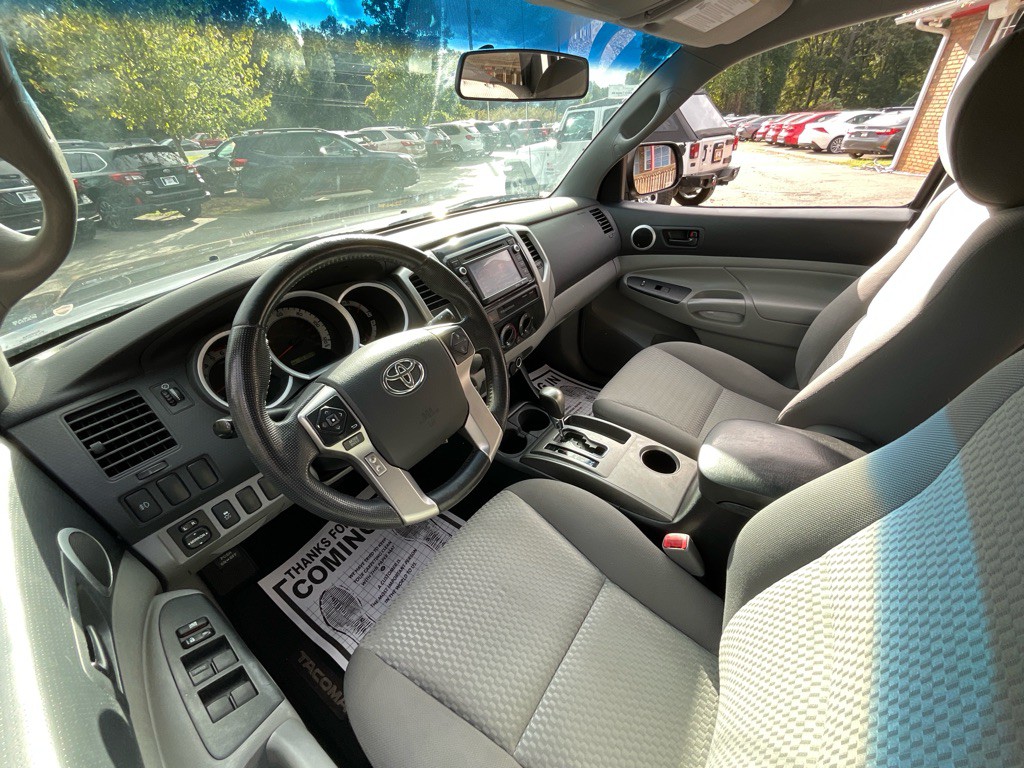 2015 Toyota Tacoma Image 16
