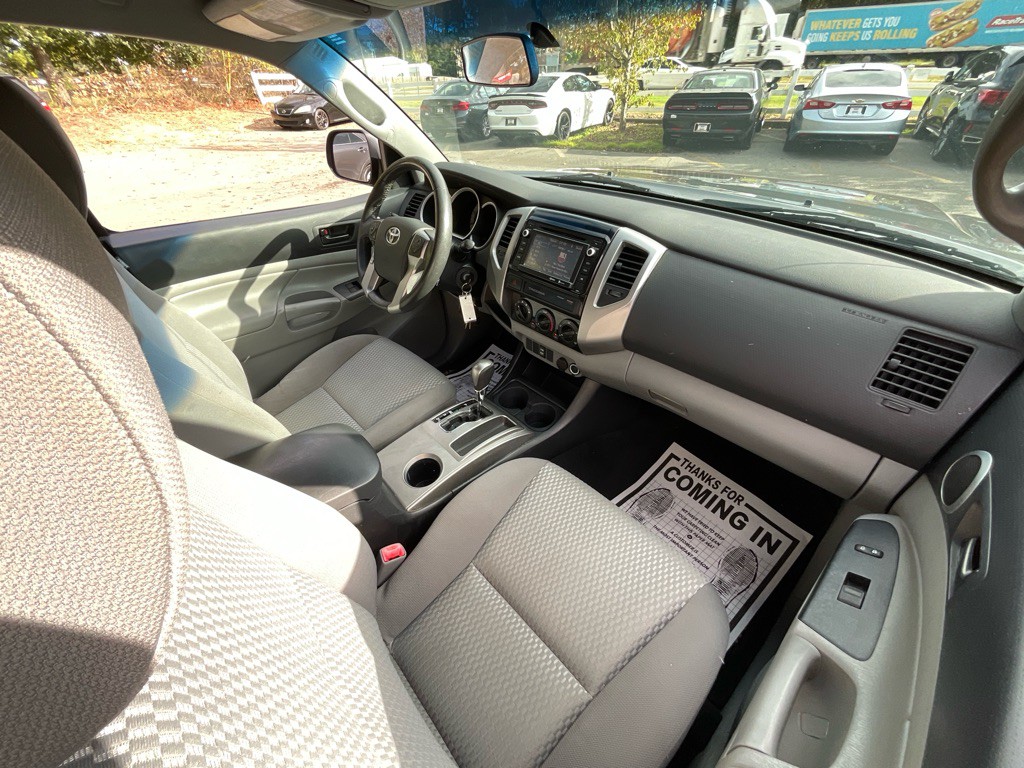 2015 Toyota Tacoma Image 19