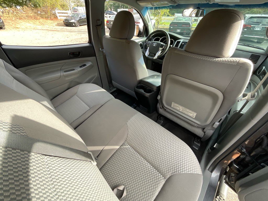 2015 Toyota Tacoma Image 29