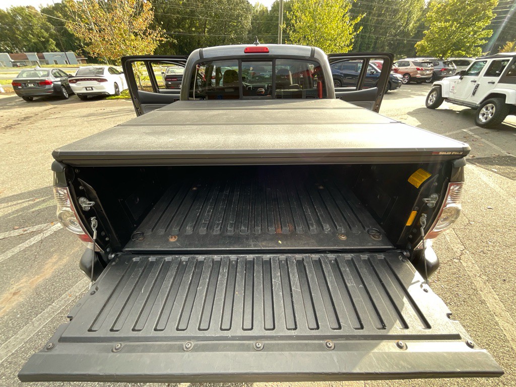 2015 Toyota Tacoma Image 33