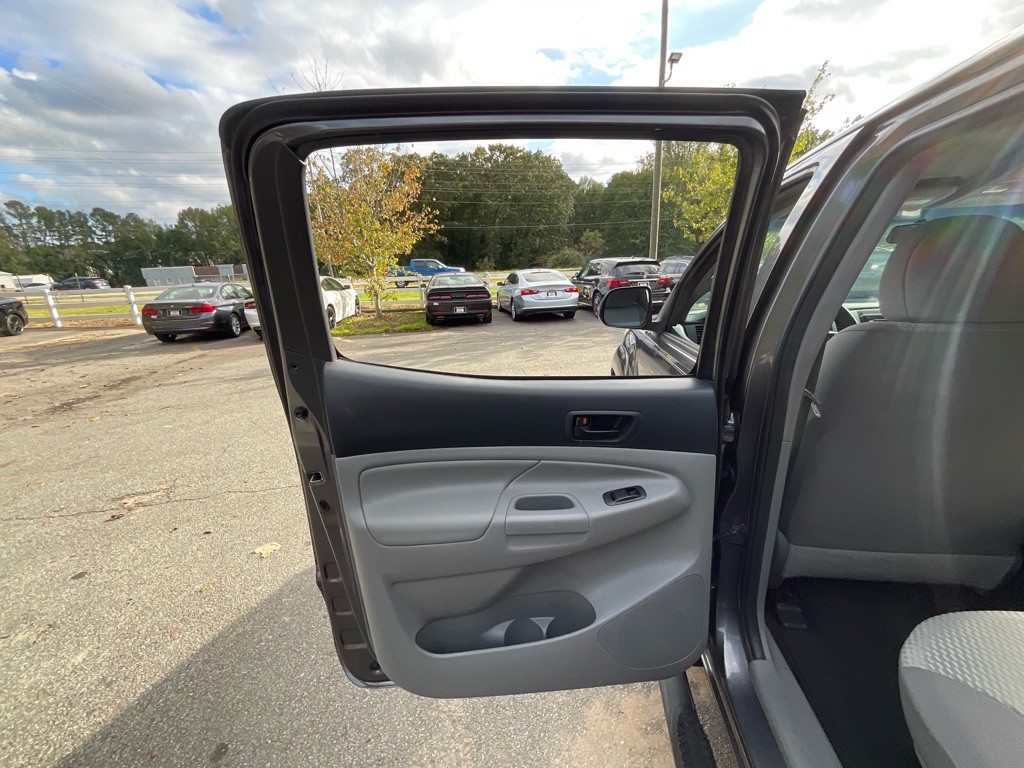 2015 Toyota Tacoma Image 37