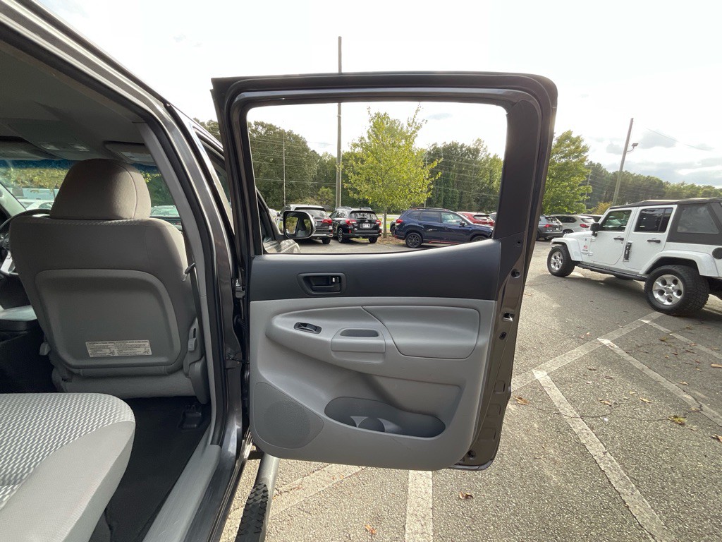 2015 Toyota Tacoma Image 39