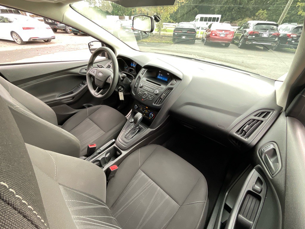 2015 Ford Focus Image 17