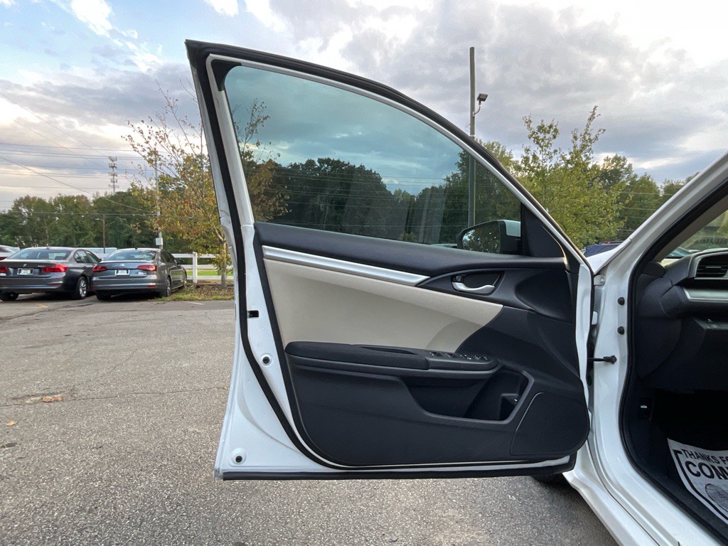 2018 Honda Civic Image 35