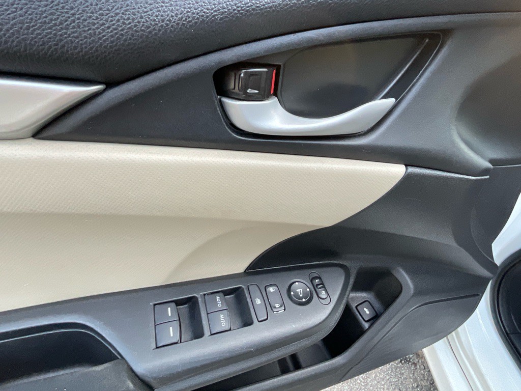 2018 Honda Civic Image 36