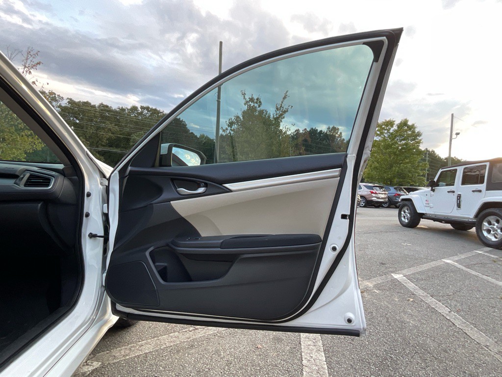 2018 Honda Civic Image 39