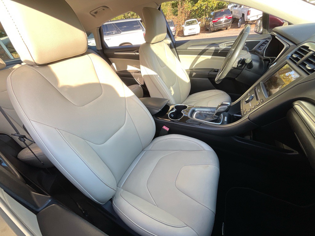 2016 Ford Fusion Image 19