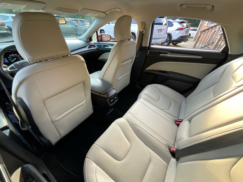 2016 Ford Fusion Image 28