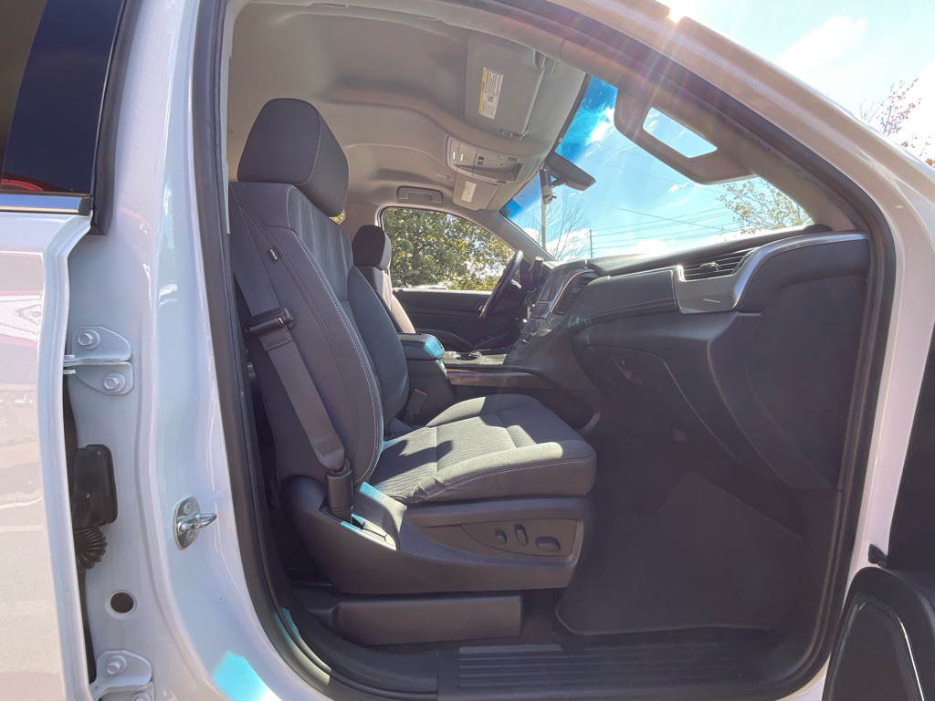 2018 Chevrolet Suburban Image 17