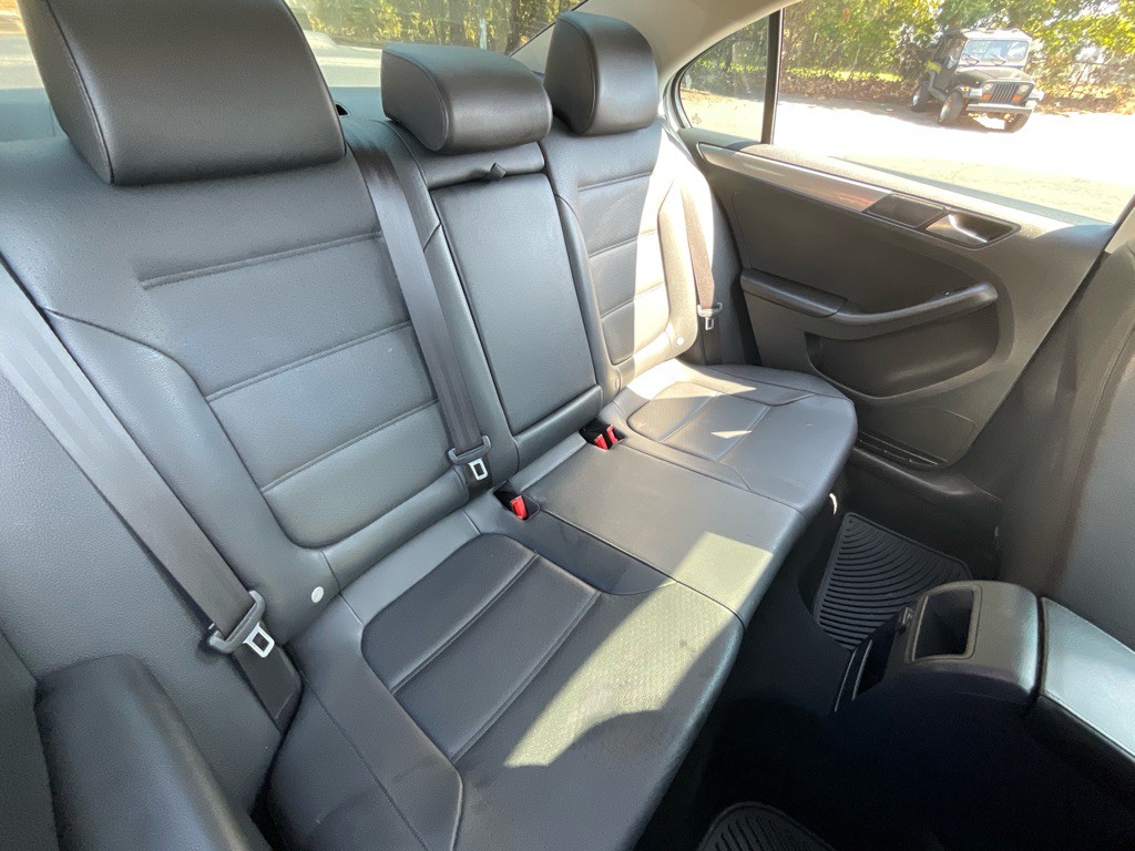 2017 Volkswagen Jetta Image 31