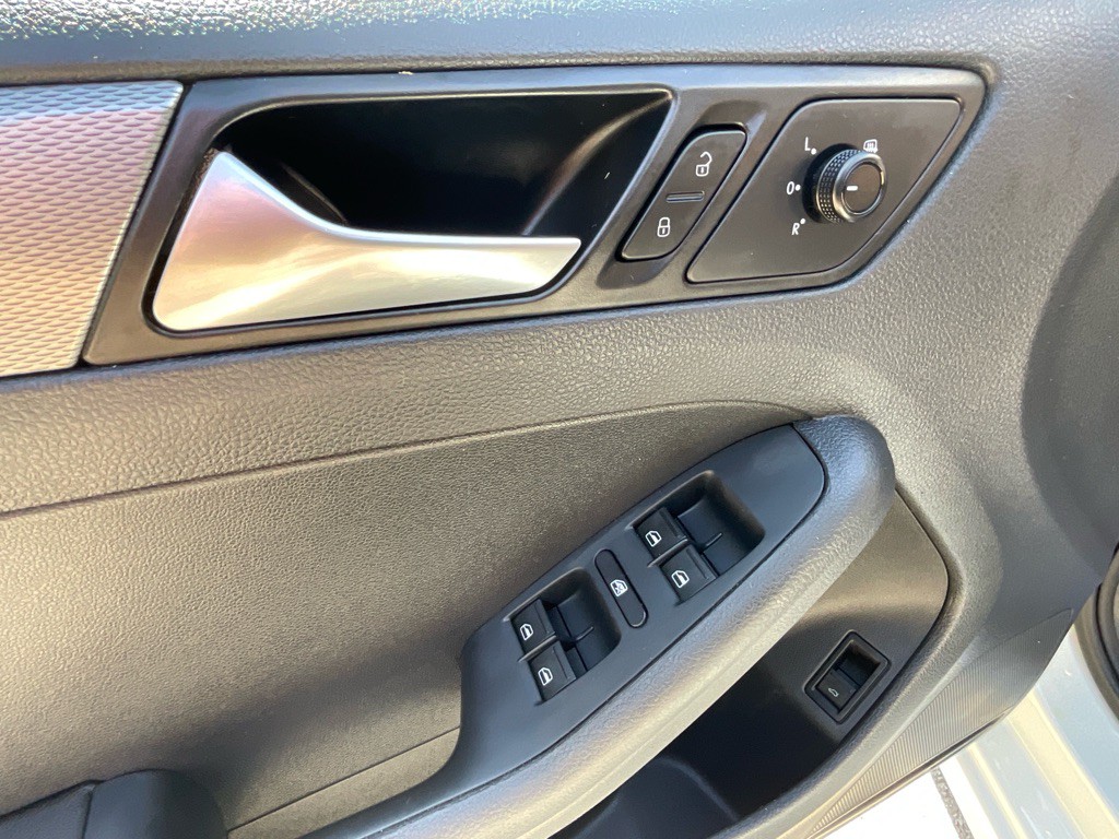 2017 Volkswagen Jetta Image 36