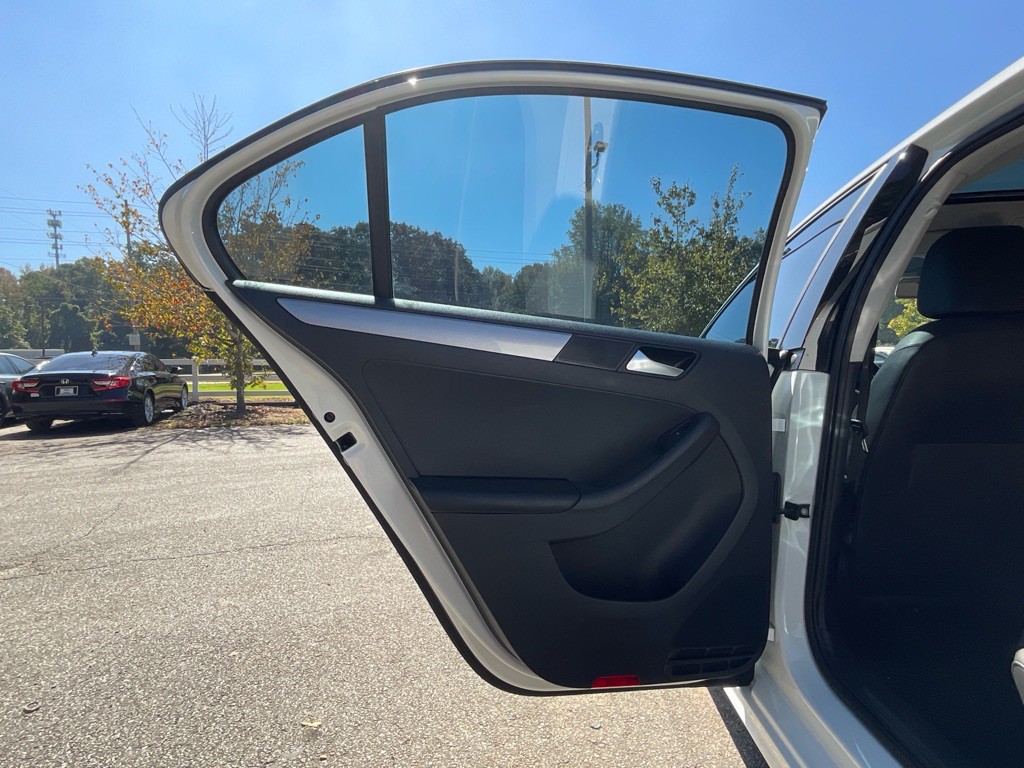 2017 Volkswagen Jetta Image 38