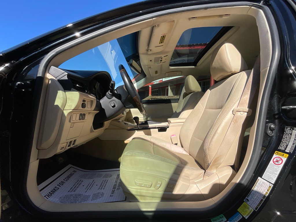 2014 Lexus ES Image 12