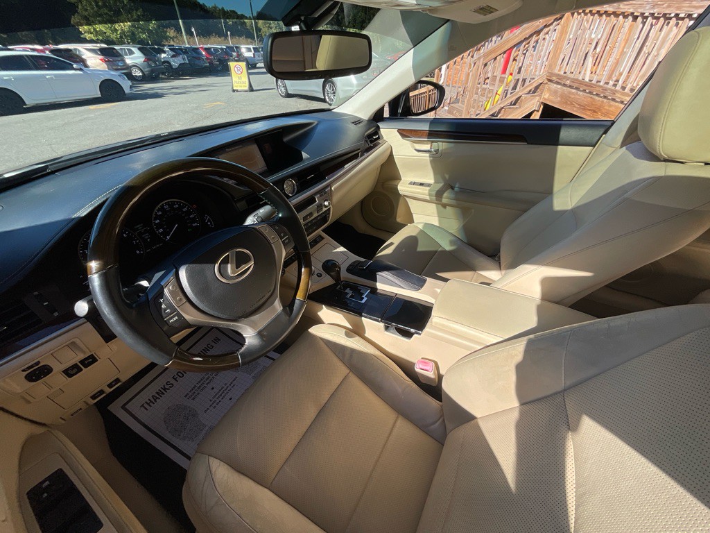 2014 Lexus ES Image 14