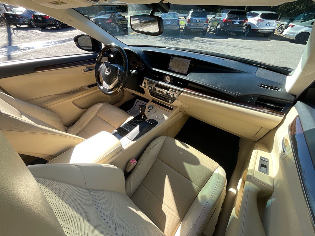 2014 Lexus ES Image 16