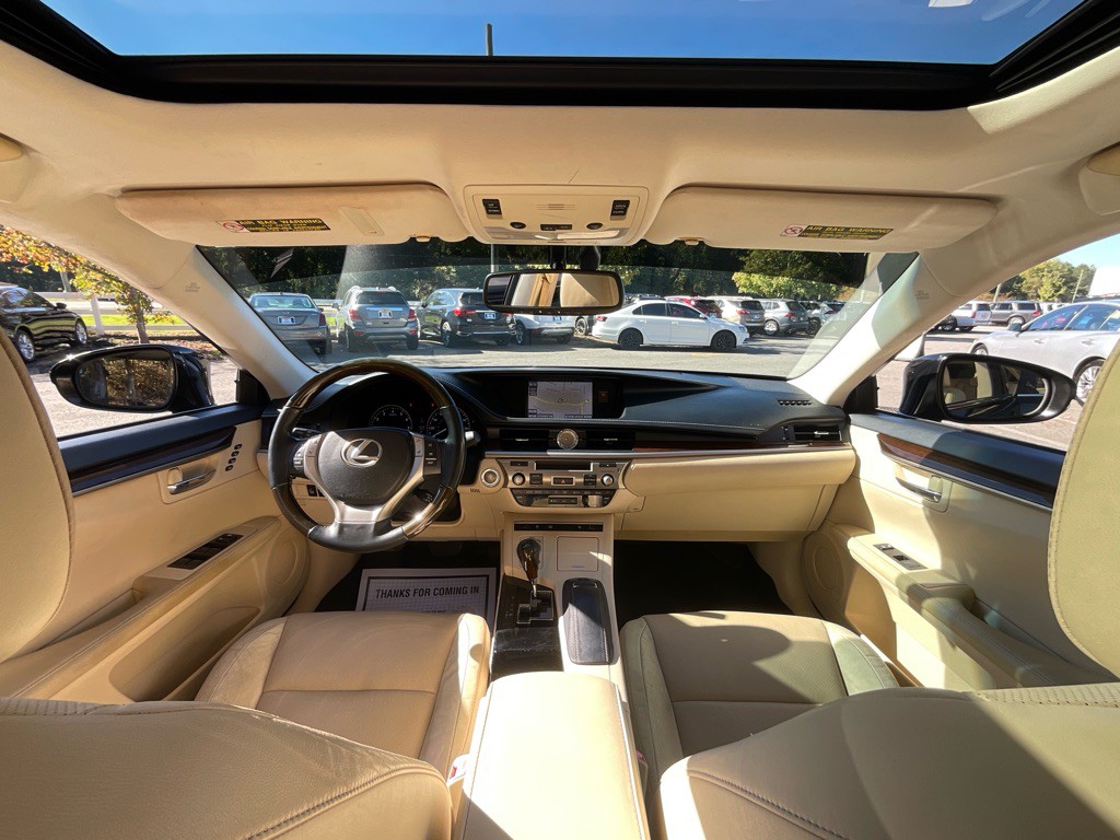 2014 Lexus ES Image 18
