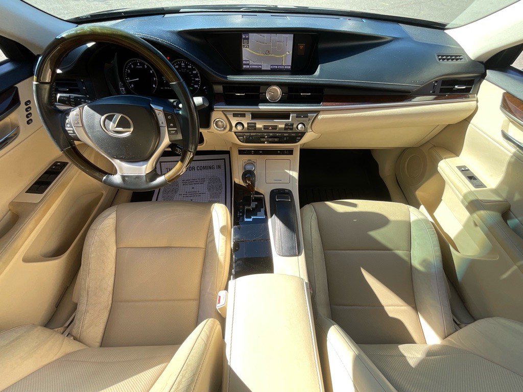 2014 Lexus ES Image 19