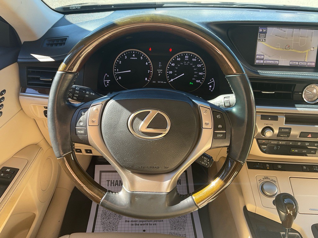 2014 Lexus ES Image 21