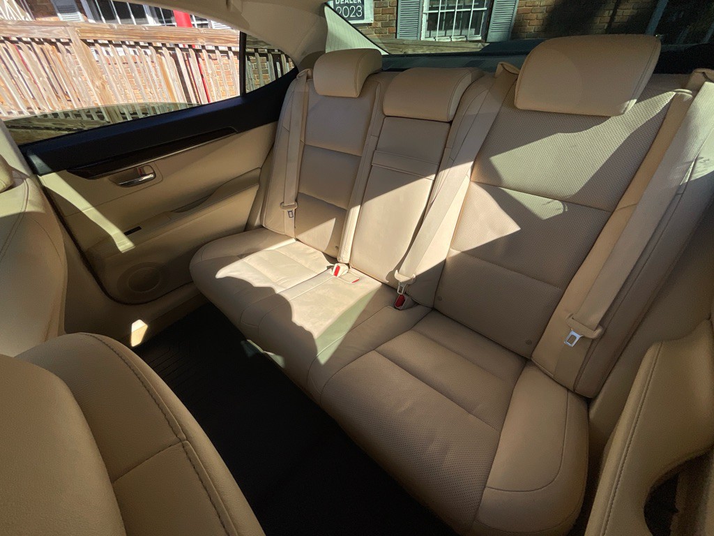 2014 Lexus ES Image 29