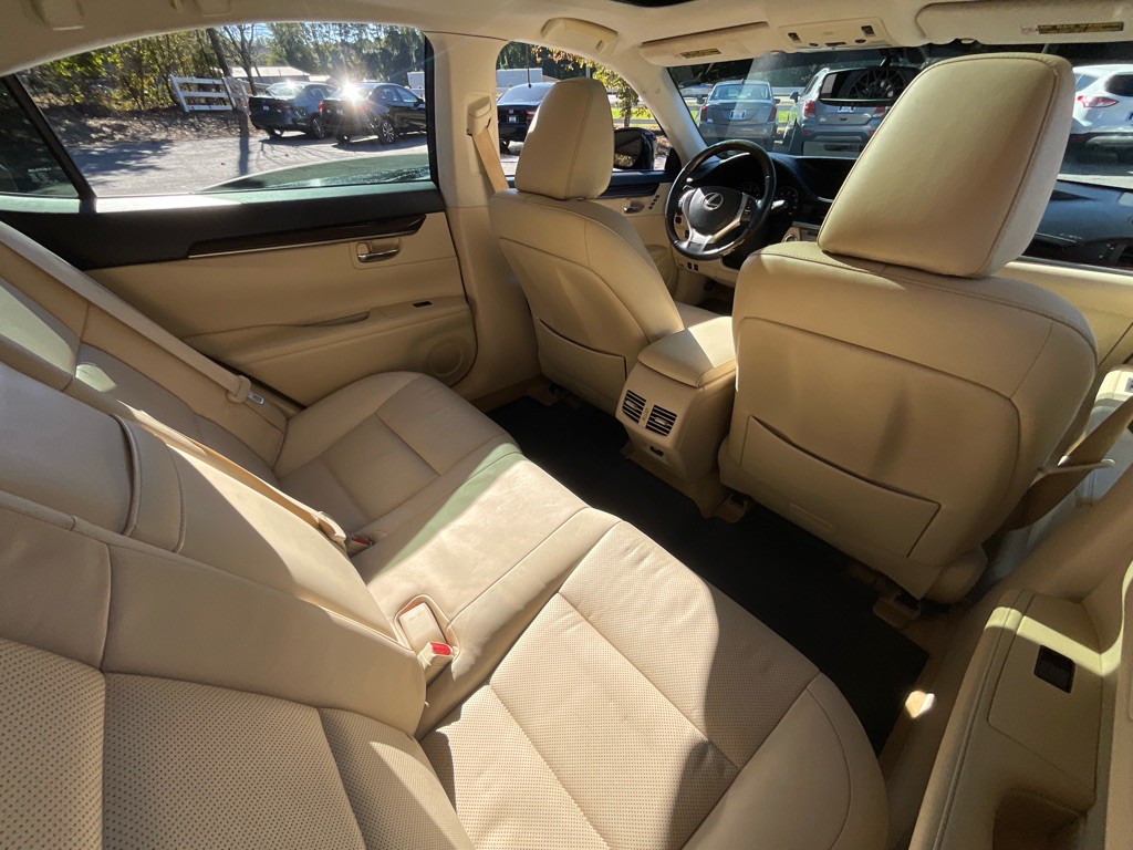 2014 Lexus ES Image 31