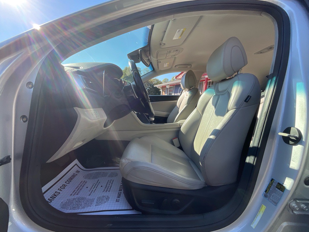 2019 Genesis G70 Image 14