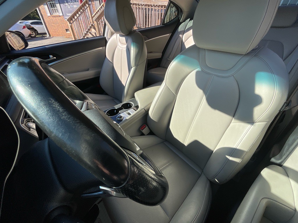 2019 Genesis G70 Image 16