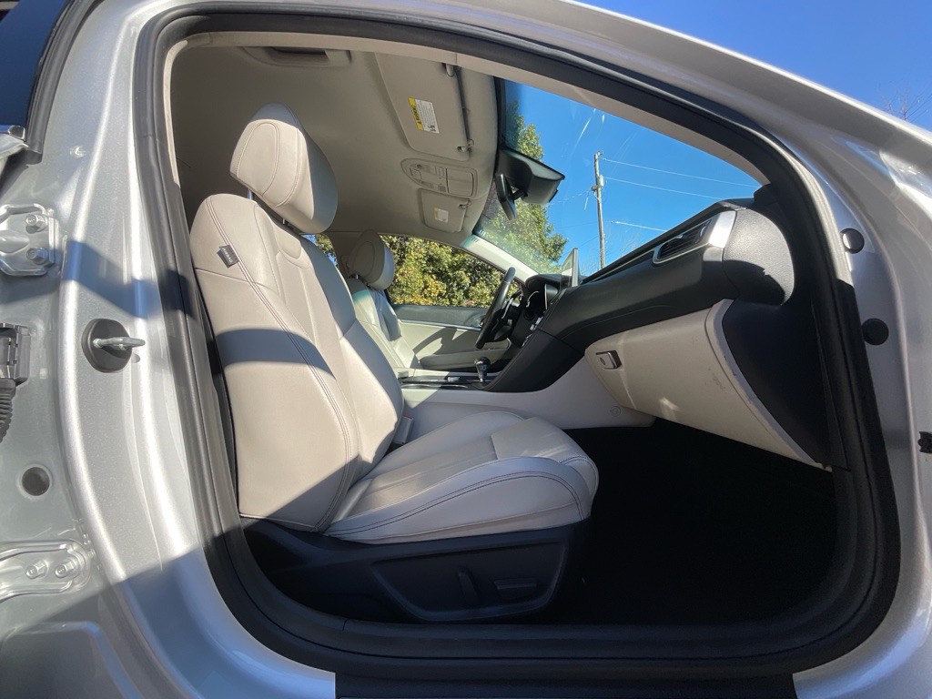 2019 Genesis G70 Image 17