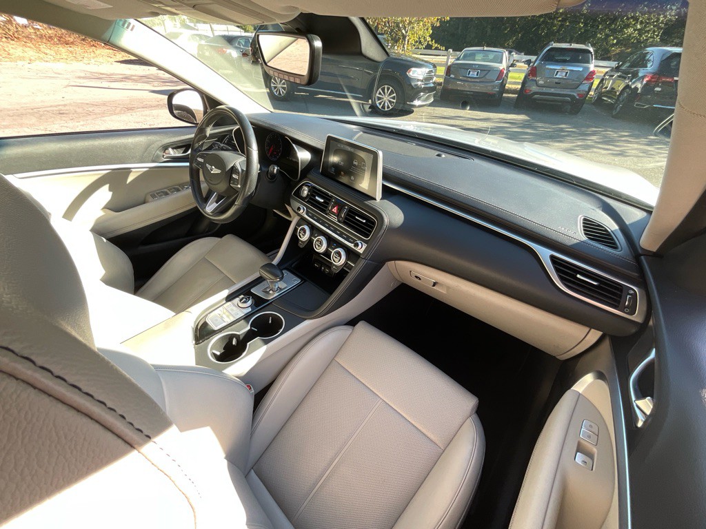 2019 Genesis G70 Image 18