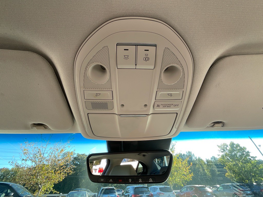 2019 Genesis G70 Image 26