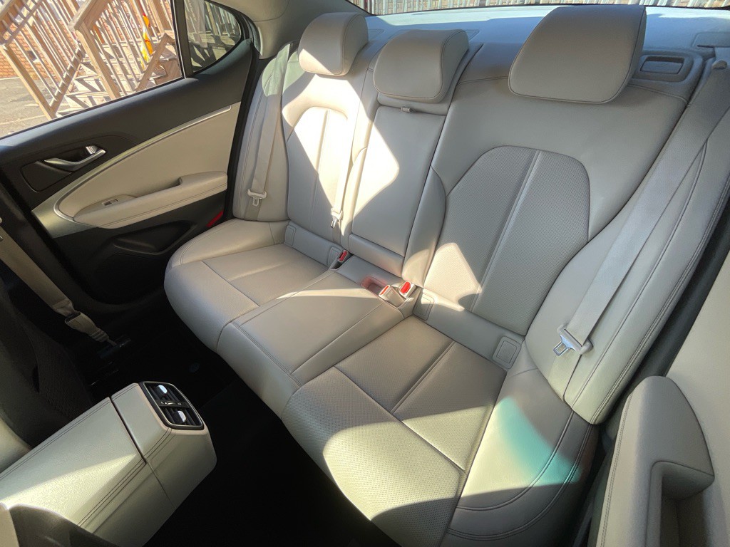 2019 Genesis G70 Image 29